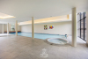 Binnenzwembad en jacuzzi