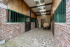 Vier ruime en goed onderhouden paardenboxen 