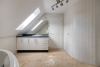 Grote badkamer met wastafel in fraai meubel