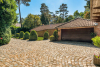 Inpandige garage met automatische sectionale poort 