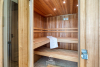 De ontspanningsruimte beschikt over een sauna 
