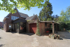 Garage achter de veranda