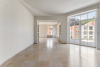 Eetkamer met hoge plafonds