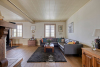 Woonkamer met parketvloer