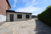 Betegeld terras aan de zijkant van de woning waar u kan genieten van veel zon 