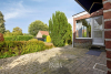 Ruim terras aansluitend aan de woning 