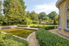 Ruim aangelegde tuin 