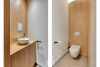 Apart toilet met enkele lavabo op meubel 