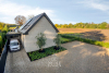 Carport en voldoende parkeergelegenheid 